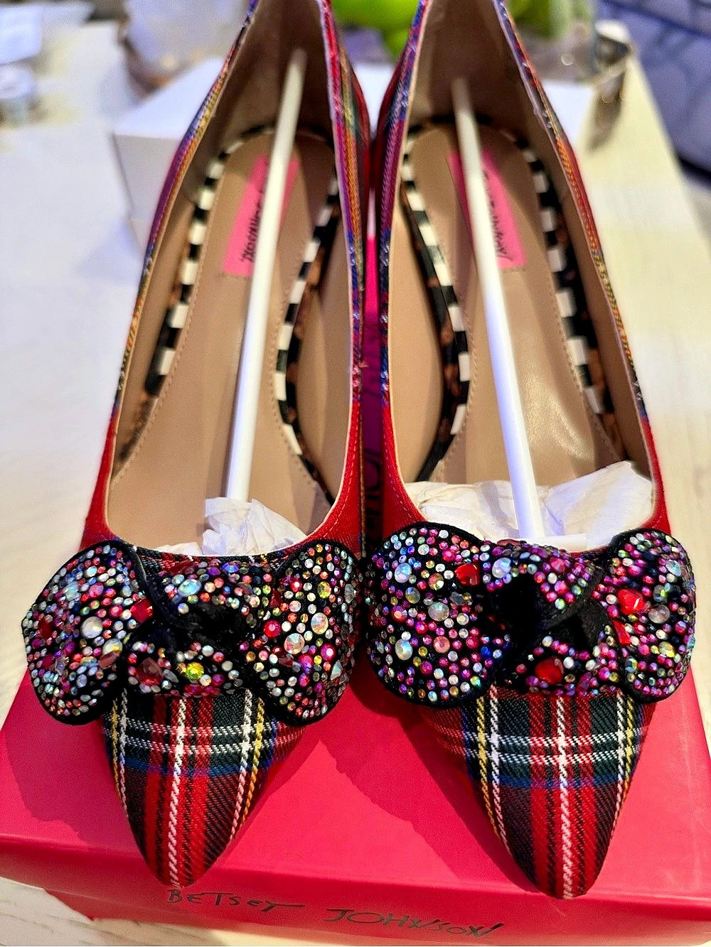 Adorable Betsey Johnson Lexie Plaid Bow Heels Red & Black US 8